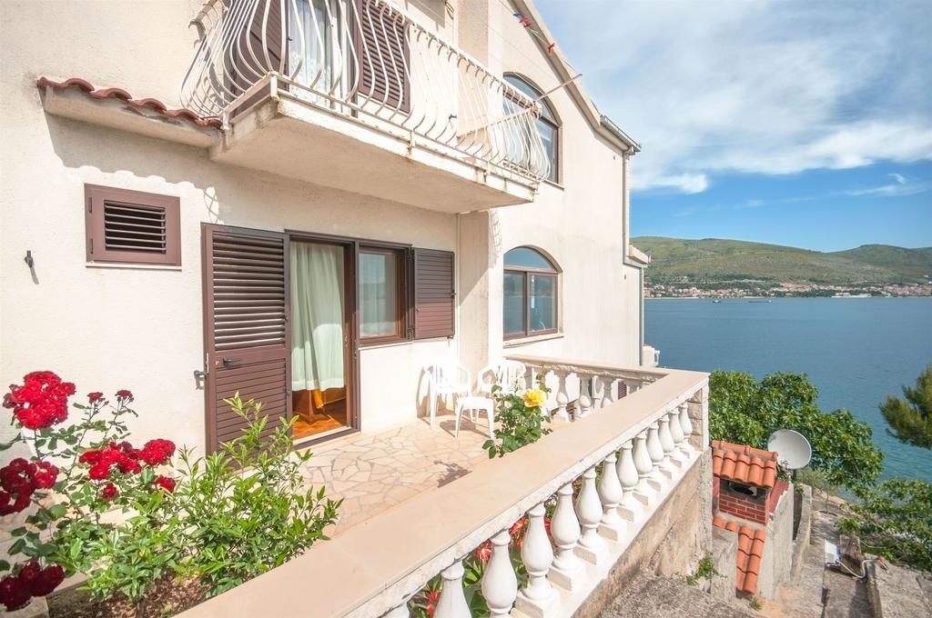 Apartments Natasa Trogir Eksteriør bilde